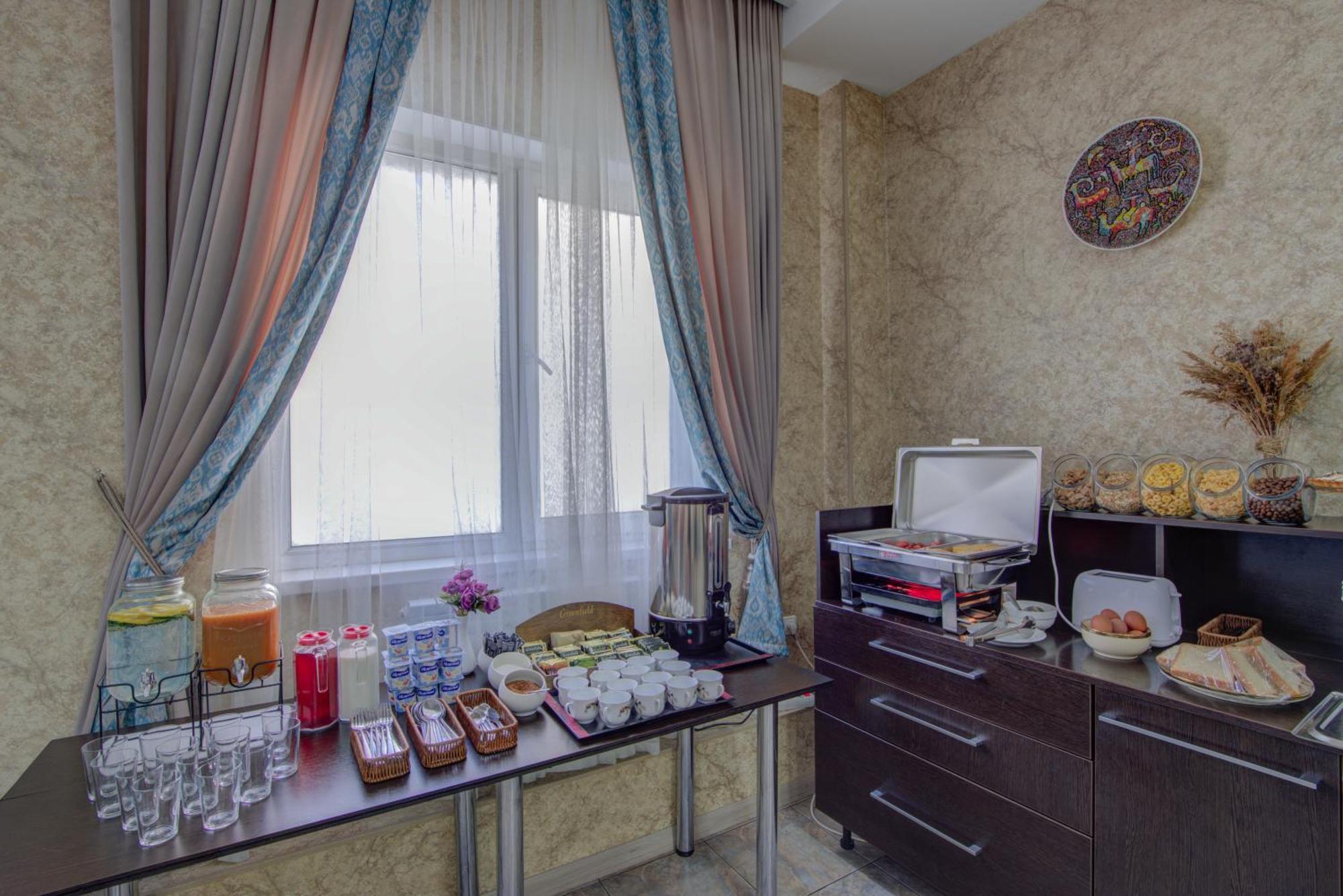 Shah Palace Hotel Бишкек Екстериор снимка