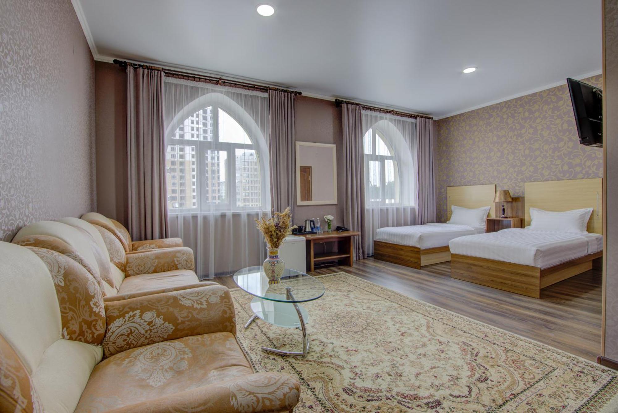 Shah Palace Hotel Бишкек Екстериор снимка