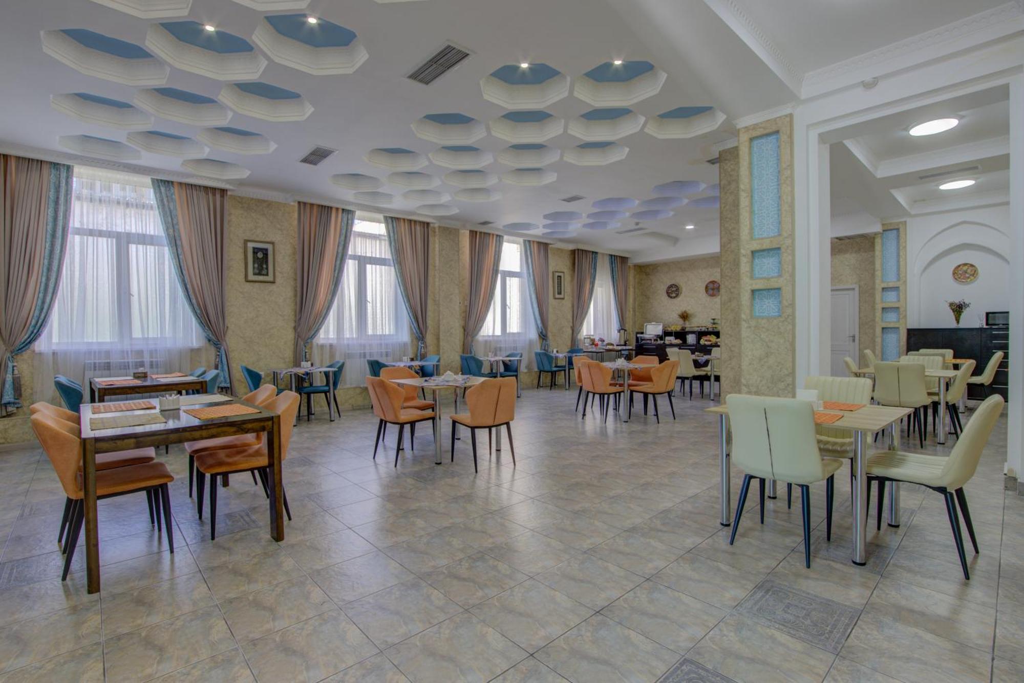 Shah Palace Hotel Бишкек Екстериор снимка