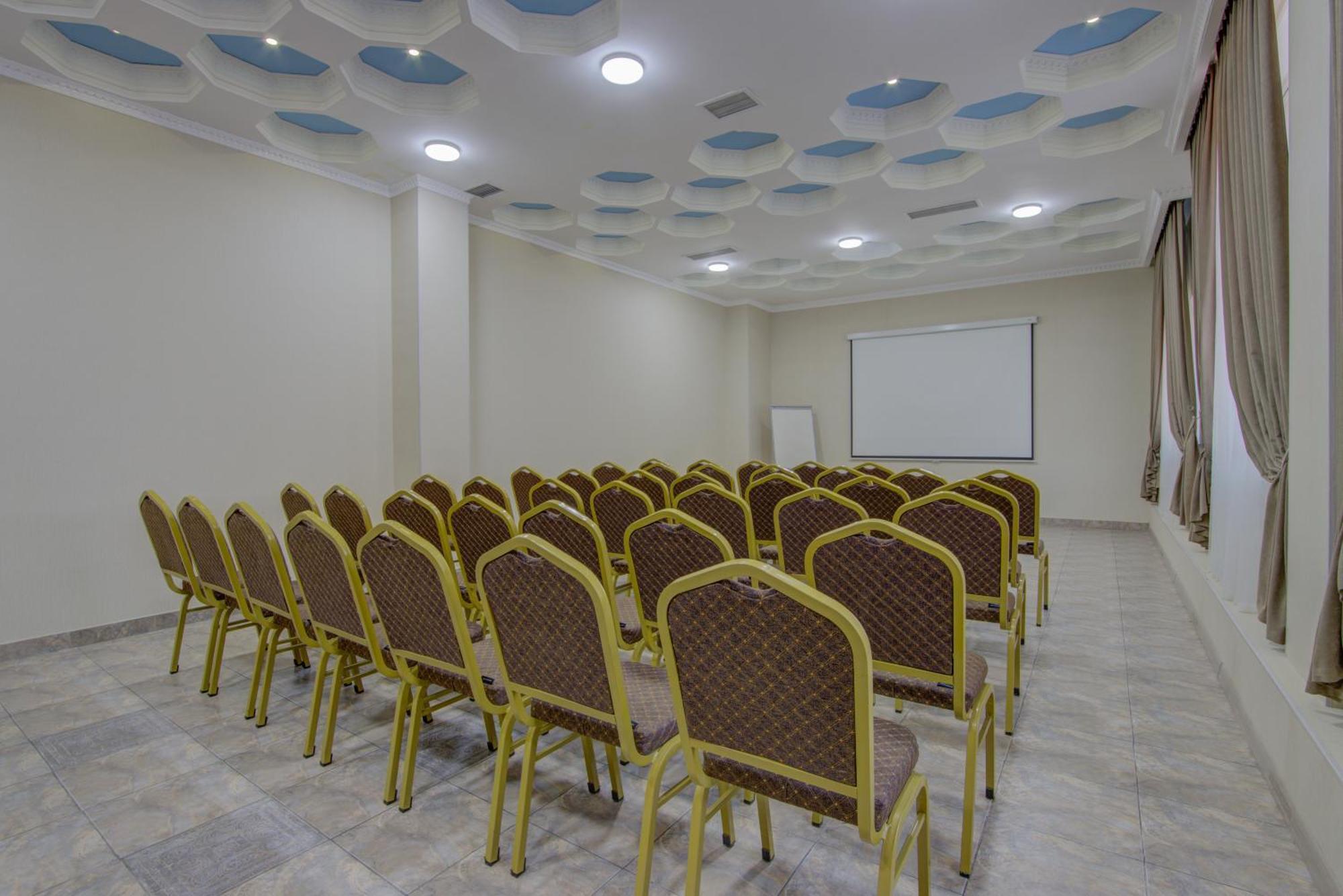 Shah Palace Hotel Бишкек Екстериор снимка