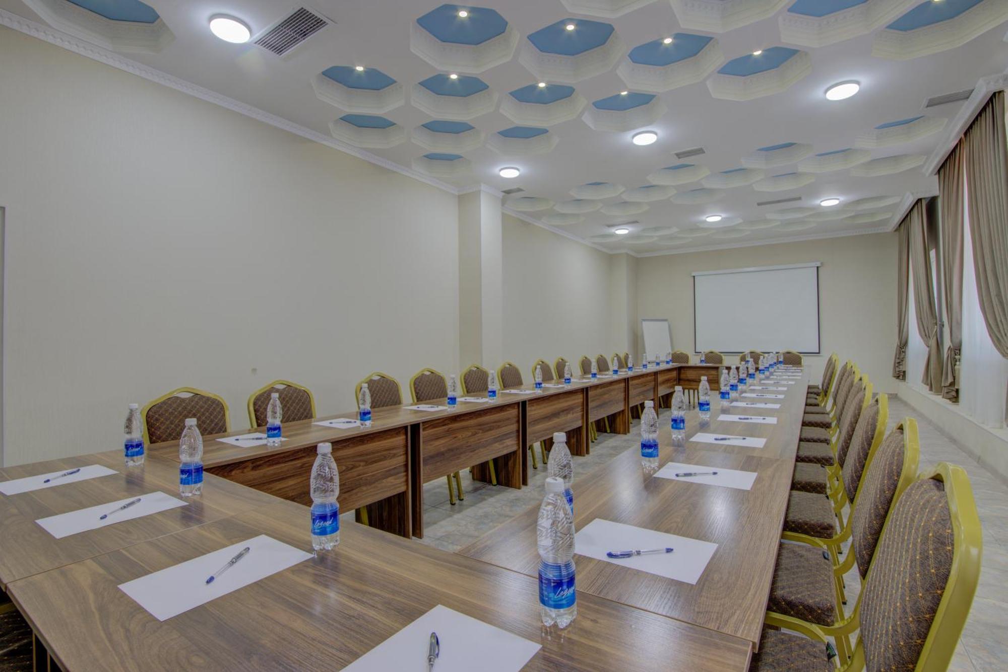 Shah Palace Hotel Бишкек Екстериор снимка