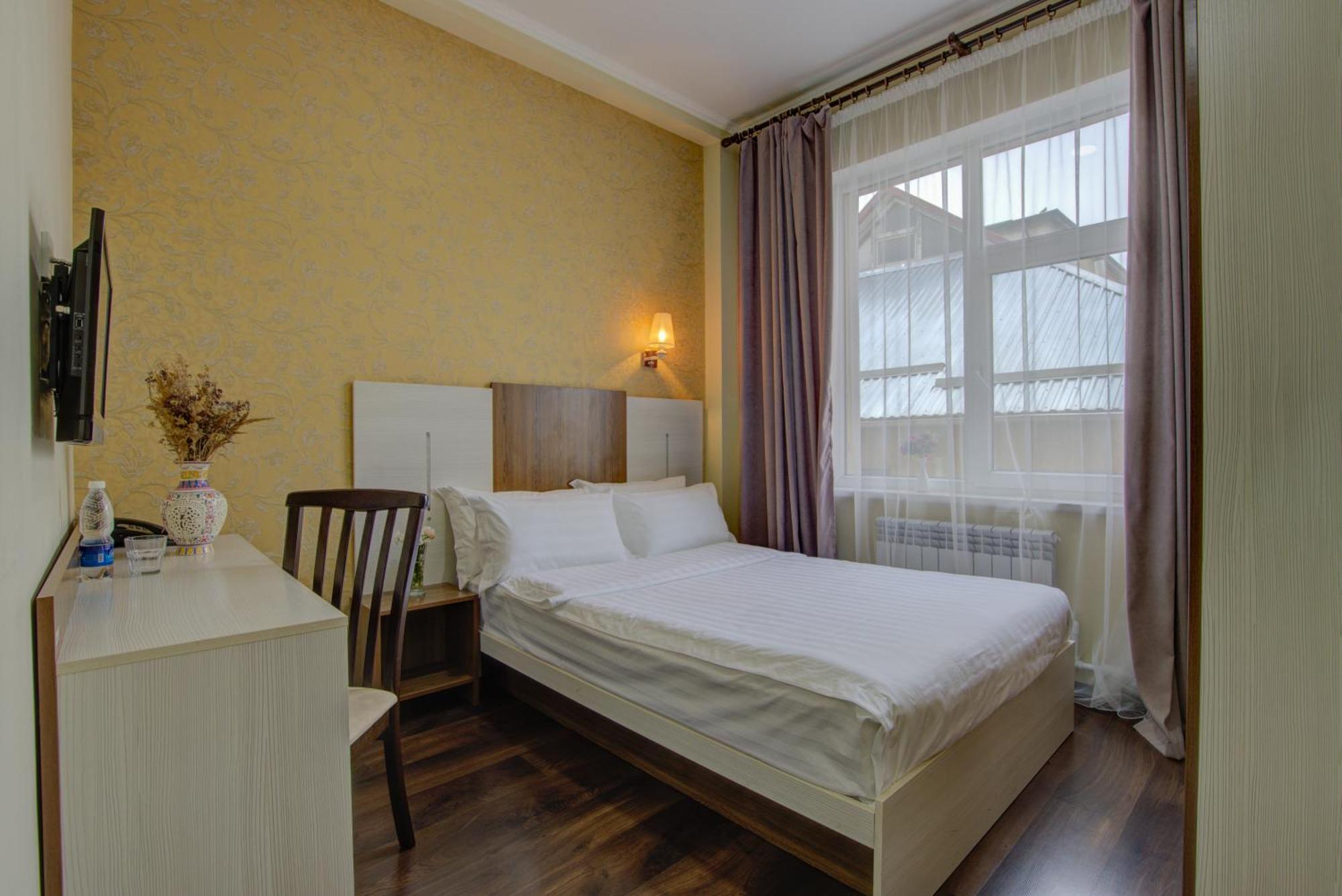 Shah Palace Hotel Бишкек Екстериор снимка