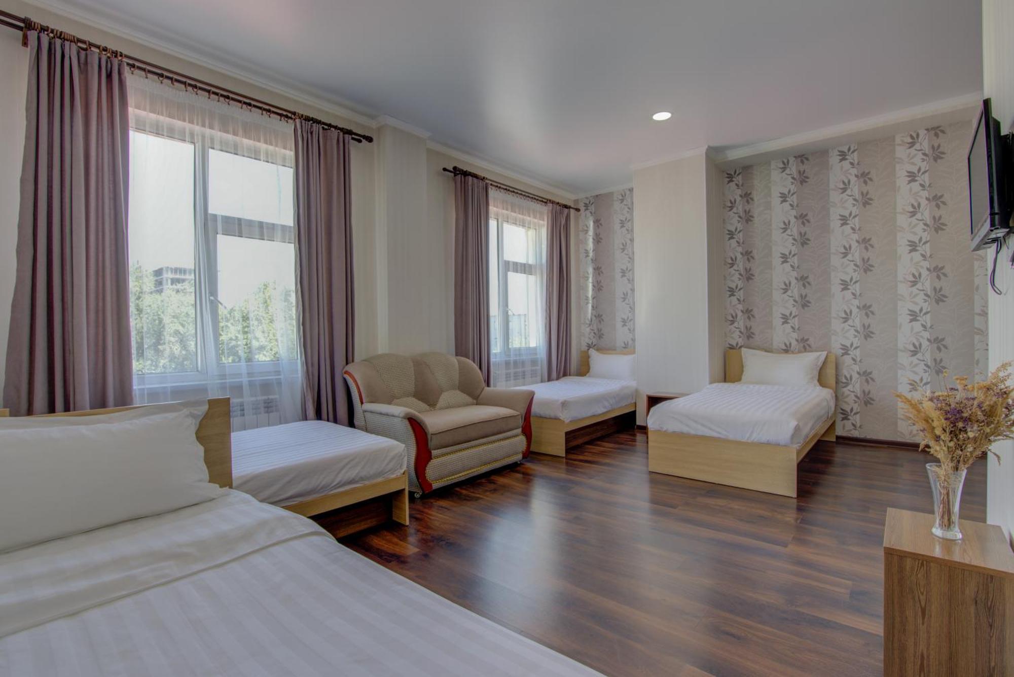 Shah Palace Hotel Бишкек Екстериор снимка