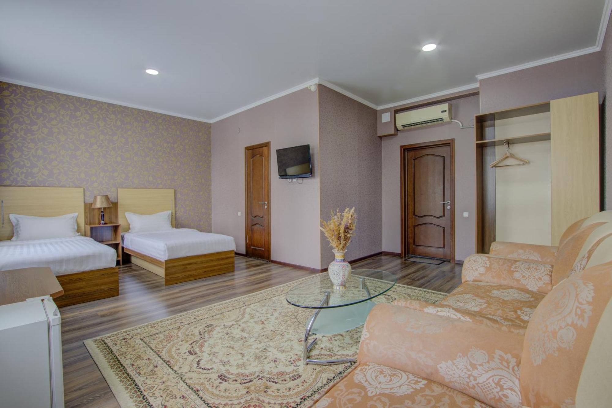 Shah Palace Hotel Бишкек Екстериор снимка