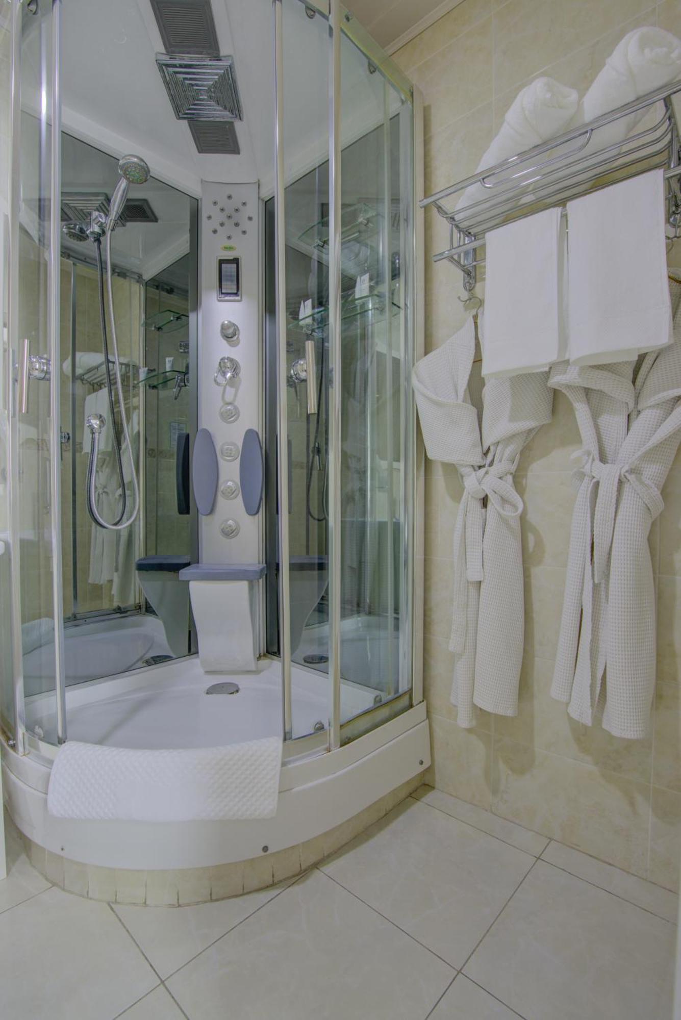 Shah Palace Hotel Бишкек Екстериор снимка