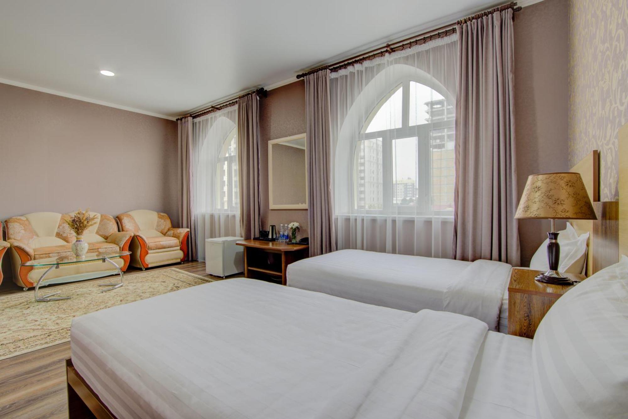 Shah Palace Hotel Бишкек Екстериор снимка