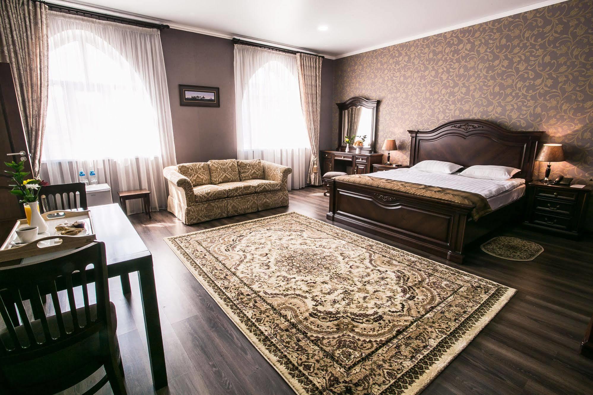 Shah Palace Hotel Бишкек Екстериор снимка