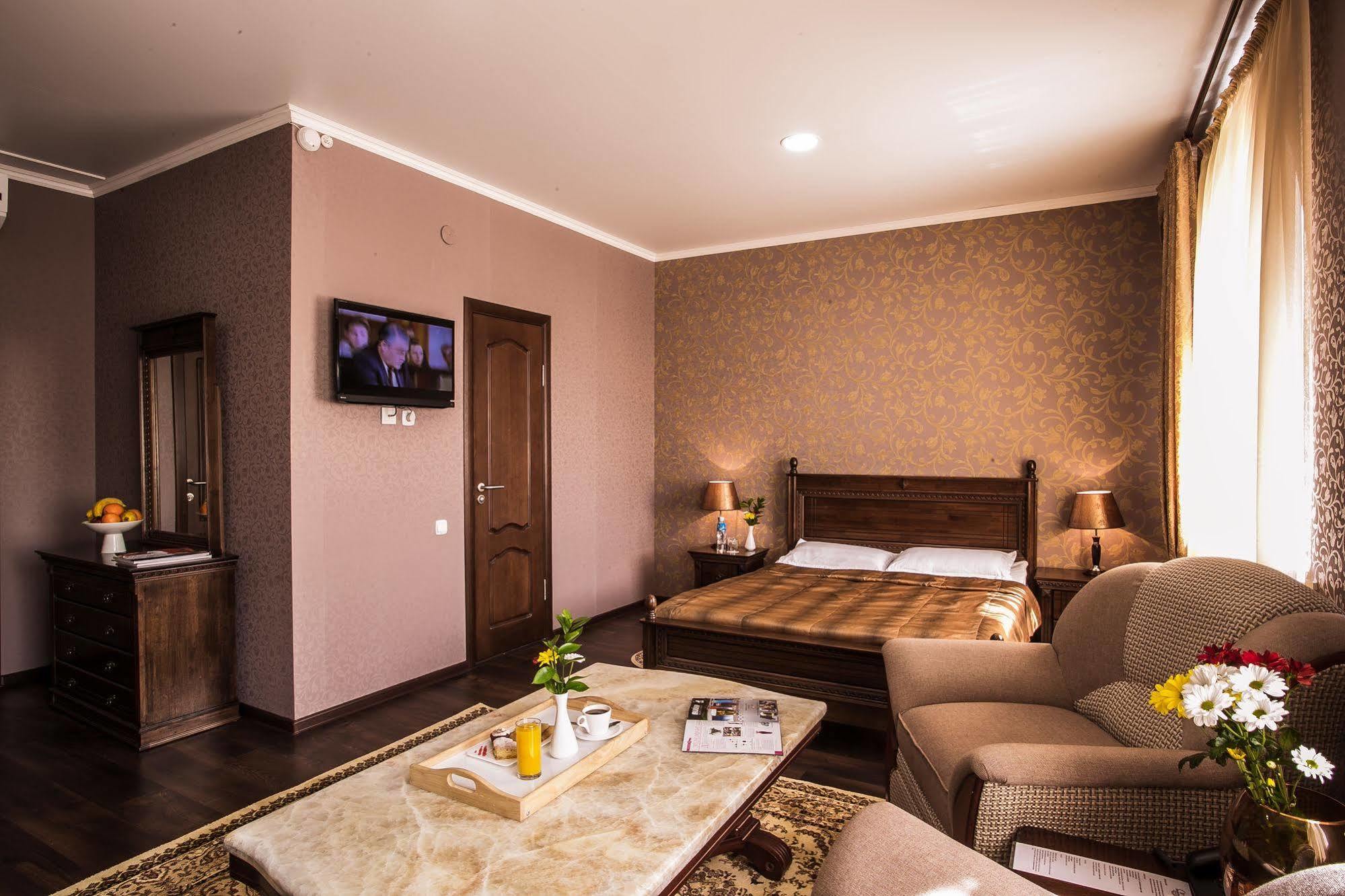 Shah Palace Hotel Бишкек Екстериор снимка